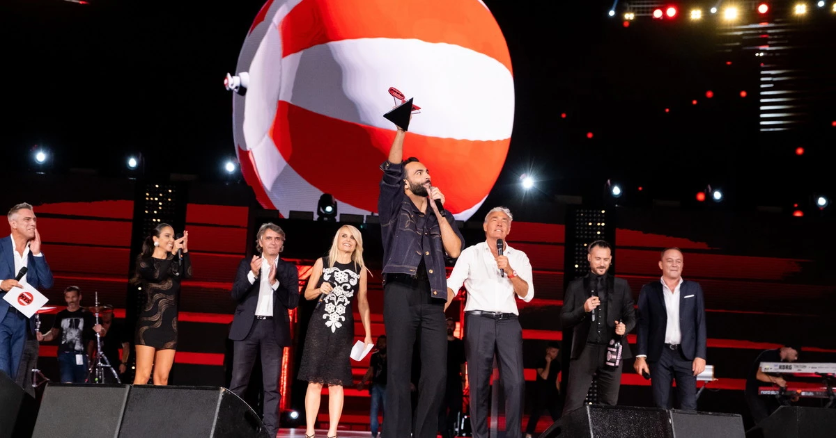 Marco Mengoni trionfa al Power hits estate di RTL102.5