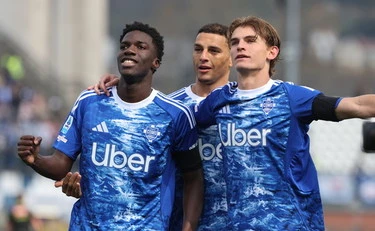 Como, 5 gol al Pisa e allungo Champions: la Juve è nei guai