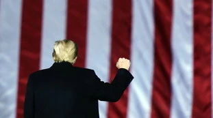 Donald Trump assolto al Senato nel processo di impeachment. Lui festeggia: "Appena iniziata la mia avventura politica"