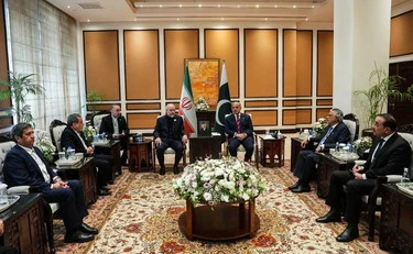 Iran, la guerra nel Golfo in diretta. Ghalibaf lascia i negoziati: implodono i pasdaran