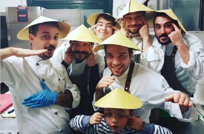 Gianluca Gorini imita i cinesi? Ecco che scatta la bufera: il delirio degli antirazzisti sullo chef stellato