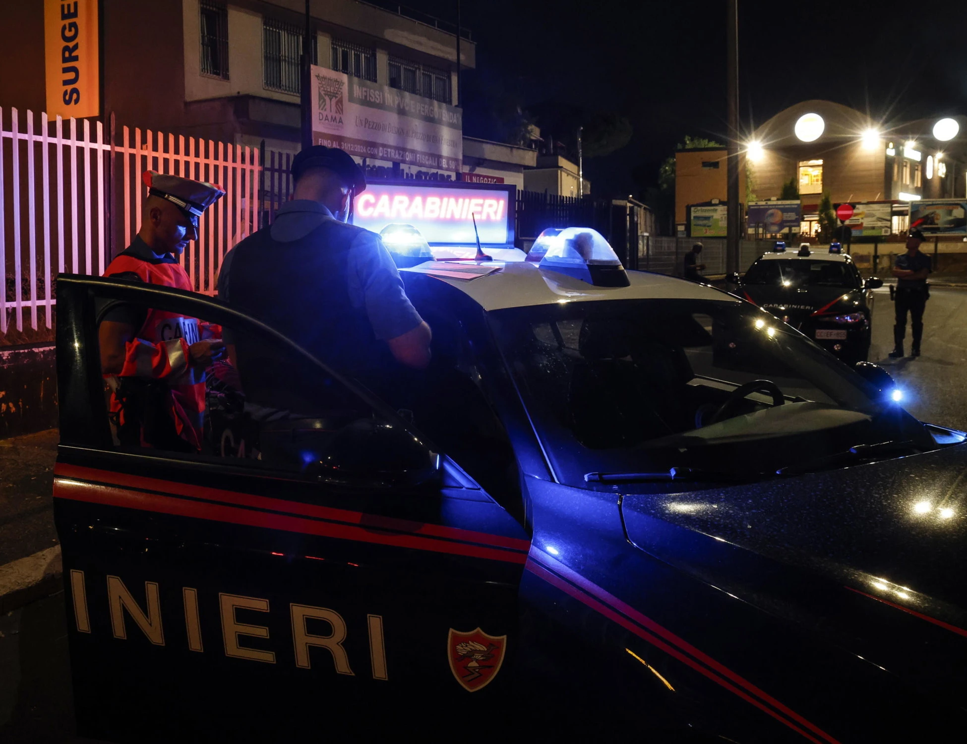 Marocchino molesta due ragazze alla fermata