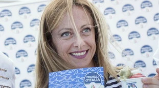 Giorgia Meloni, il piano sul Fisco: "Tasse, un taglio e per sempre". Palazzo Chigi nel mirino
