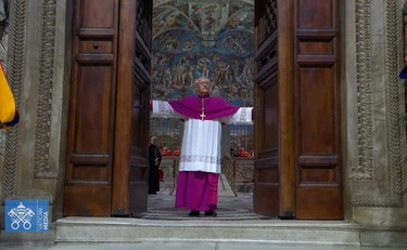 Conclave, la diretta: "Extra omnes", via alla prima votazione