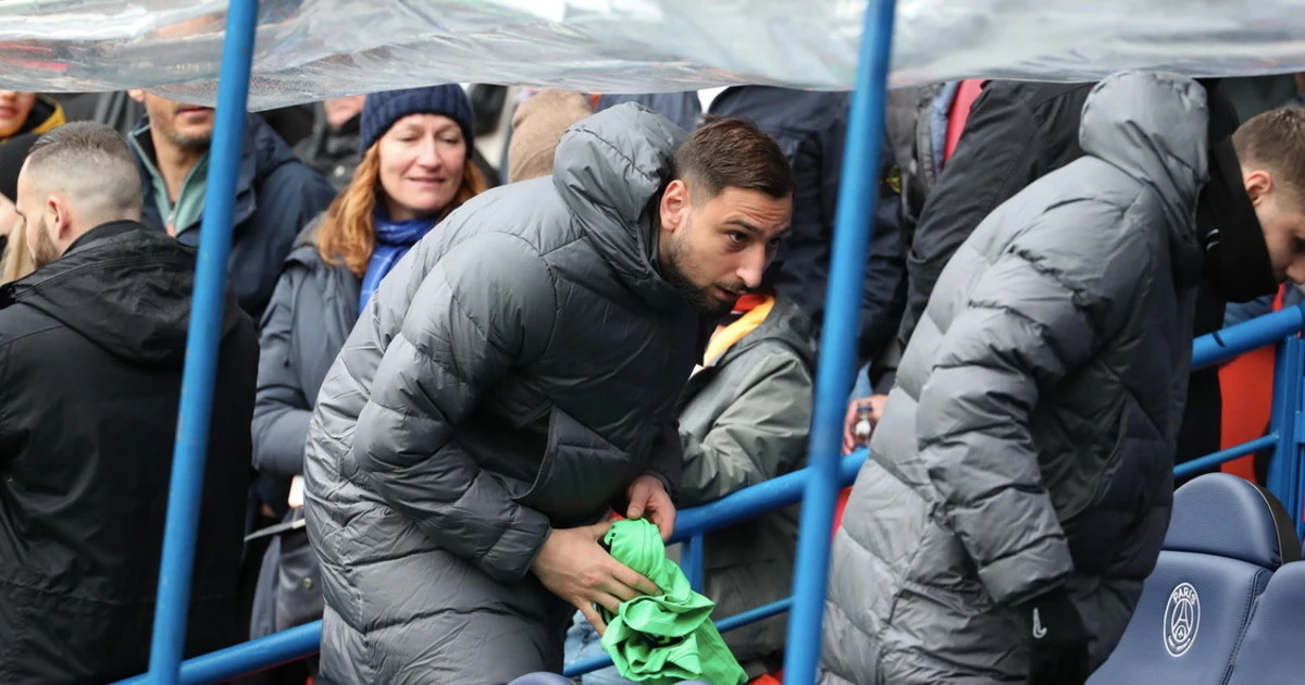 Gigio Donnarumma beccato così in panchina: dramma umano, com'è ridotto dopo il disastro in Champions