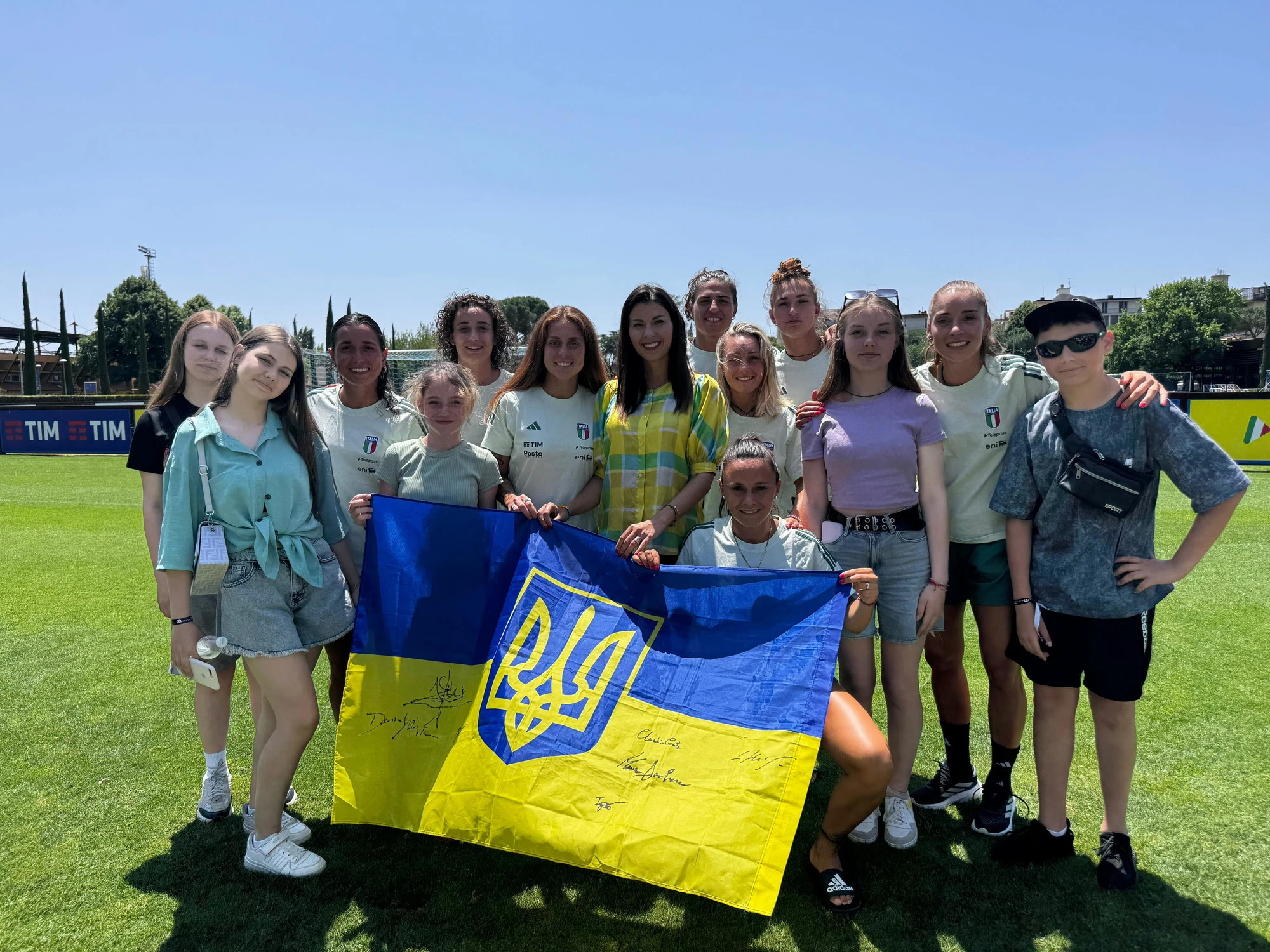 Coverciano, i ragazzi ucraini incontrano la Nazionale femminile italiana con Claudia Conte