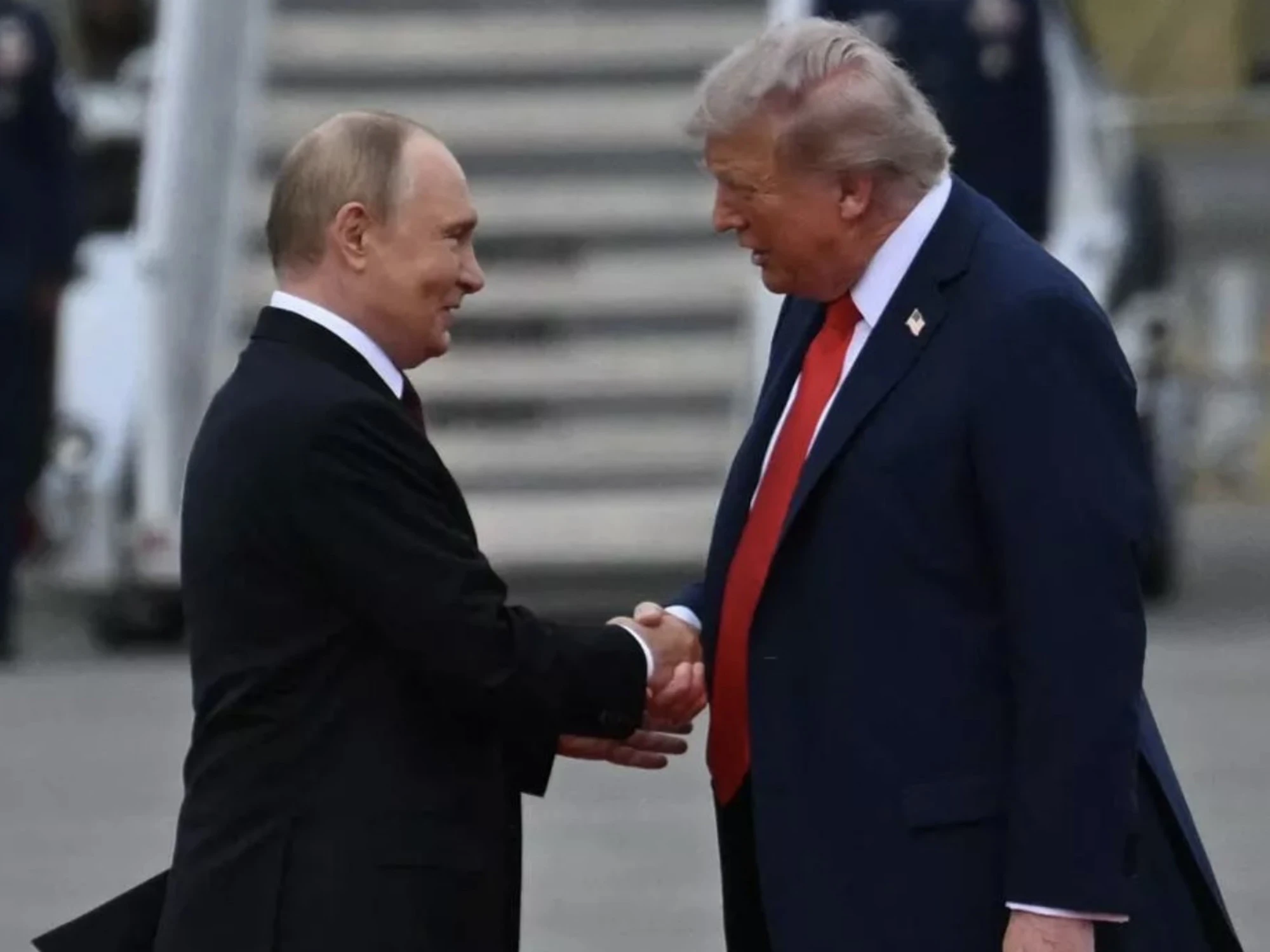 Vertice Anchorage, Trump: "Progressi, sentirò Zelensky". Putin: "Spero nella pace"