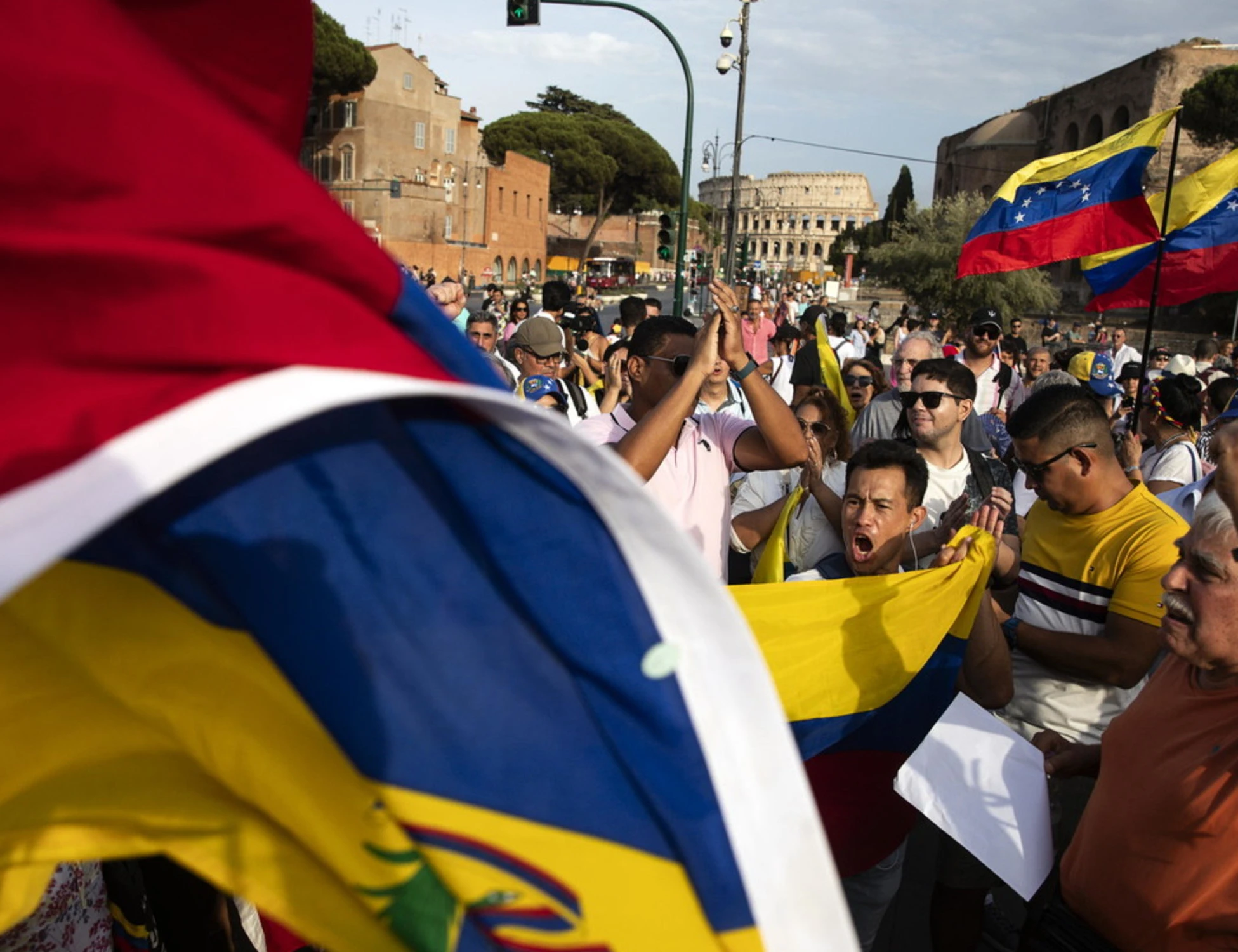 Venezuela, Luigi Gasperin è stato liberato: era tra i detenuti del regime di Maduro