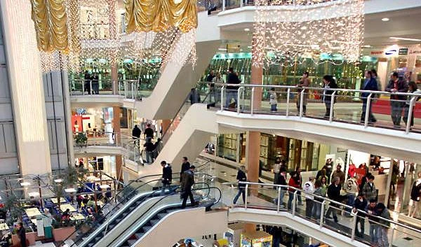 Le corriere dello shopping In Svizzera carichi di contanti