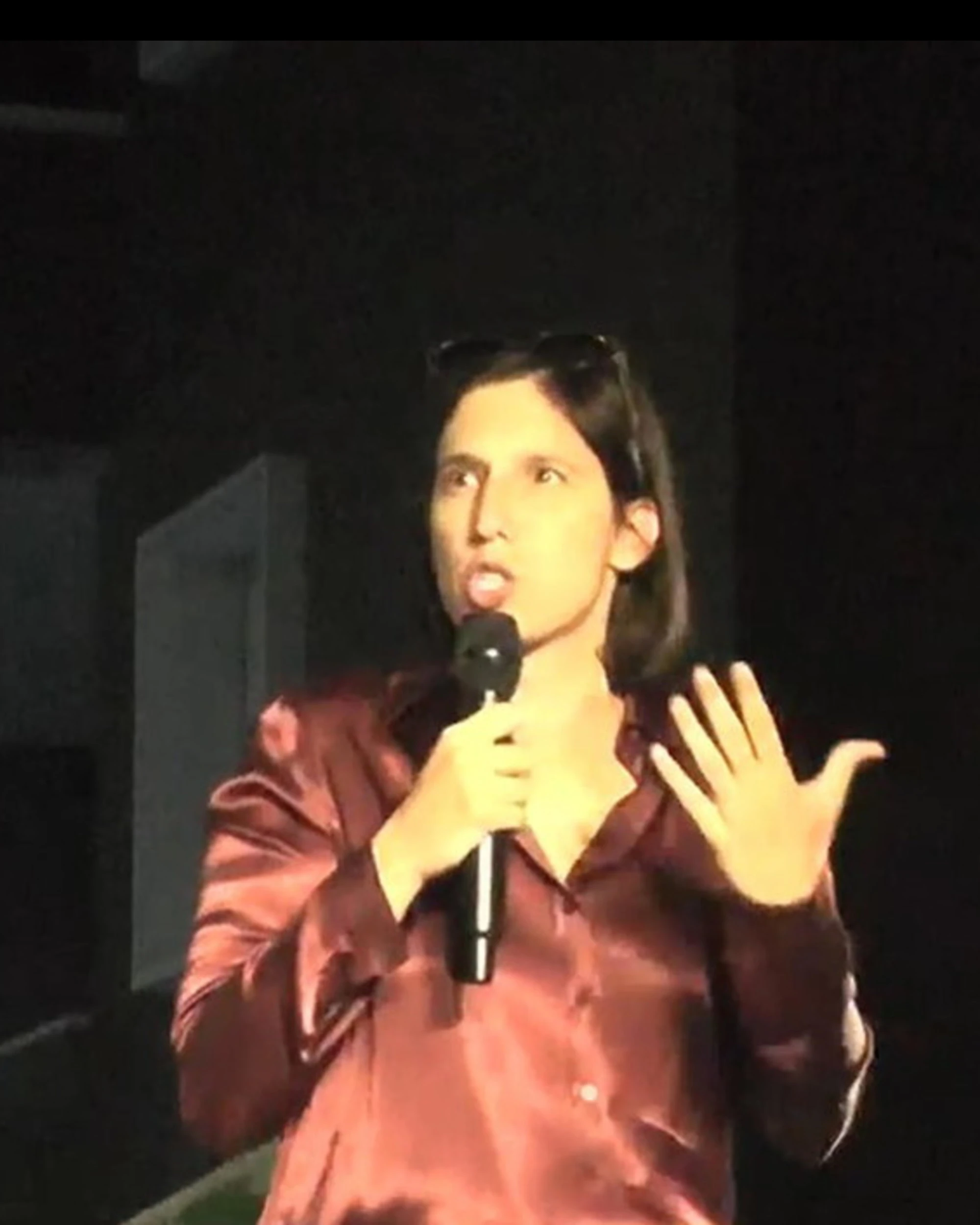 Elly Schlein surreale: "Noi condanniamo i teppisti, ma Meloni condanni Netanyahu"