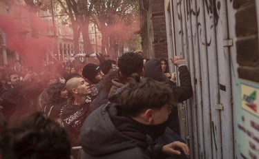 Perché non va sottovalutata la violenza gratuita degli studenti in piazza