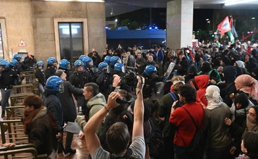 https://media.liberoquotidiano.it/s-QJ_nSCBU7B3evFXHCBvP5ibngFYR9BjXHjDDlU8KI/width:800/quality:90/aW1hZ2VzLzIwMjUvMTAvMDMvMDg0MTQ5NjU2LWZkYjk0NDkxLTllMDEtNDY5Yy04OTgzLWVlZjhjYzFkNzg0ZS5qcGc.webp