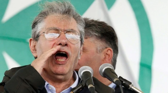 Umberto Bossi dal palco di Zanica, per il Lega Unita Day
