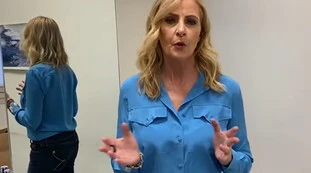 Agorà, incendio in studio e programma sospeso. "Un problema tecnico, ci vediamo lunedì": l'annuncio di Luisella Costamagna