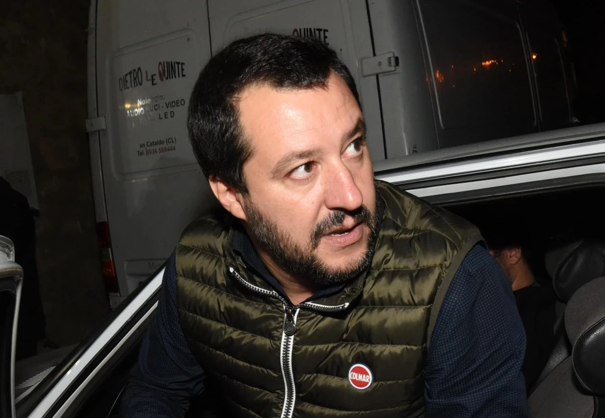 Matteo Salvini risponde a Silvio Berlusconi: "Parla di ministri? Non mi interessa"