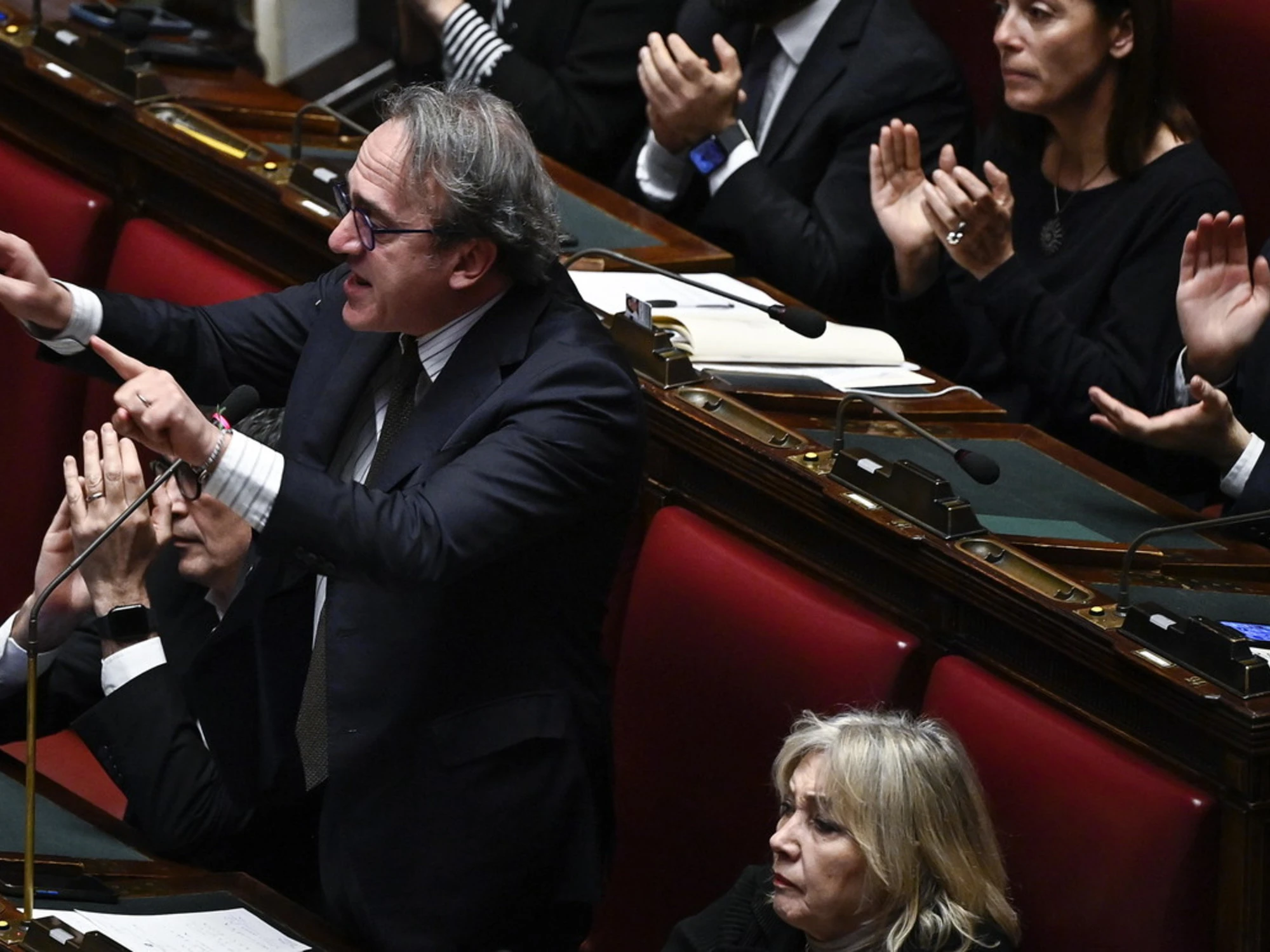 Mandate in ferie il soldato Bonelli Anche ad agosto ci bombarda di parole