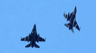 Ucraina, jet europei nei cieli baltici? La paura della Nato: "Possibile incidente e terza guerra mondiale"
