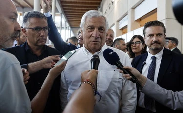 Tajani contro Salvini sul caso Macron. La risposta della Lega