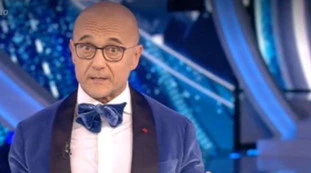 Grande Fratello Vip, "fingeva di avere il cancro": panico in regia, colpo di tosse nel microfono e censura