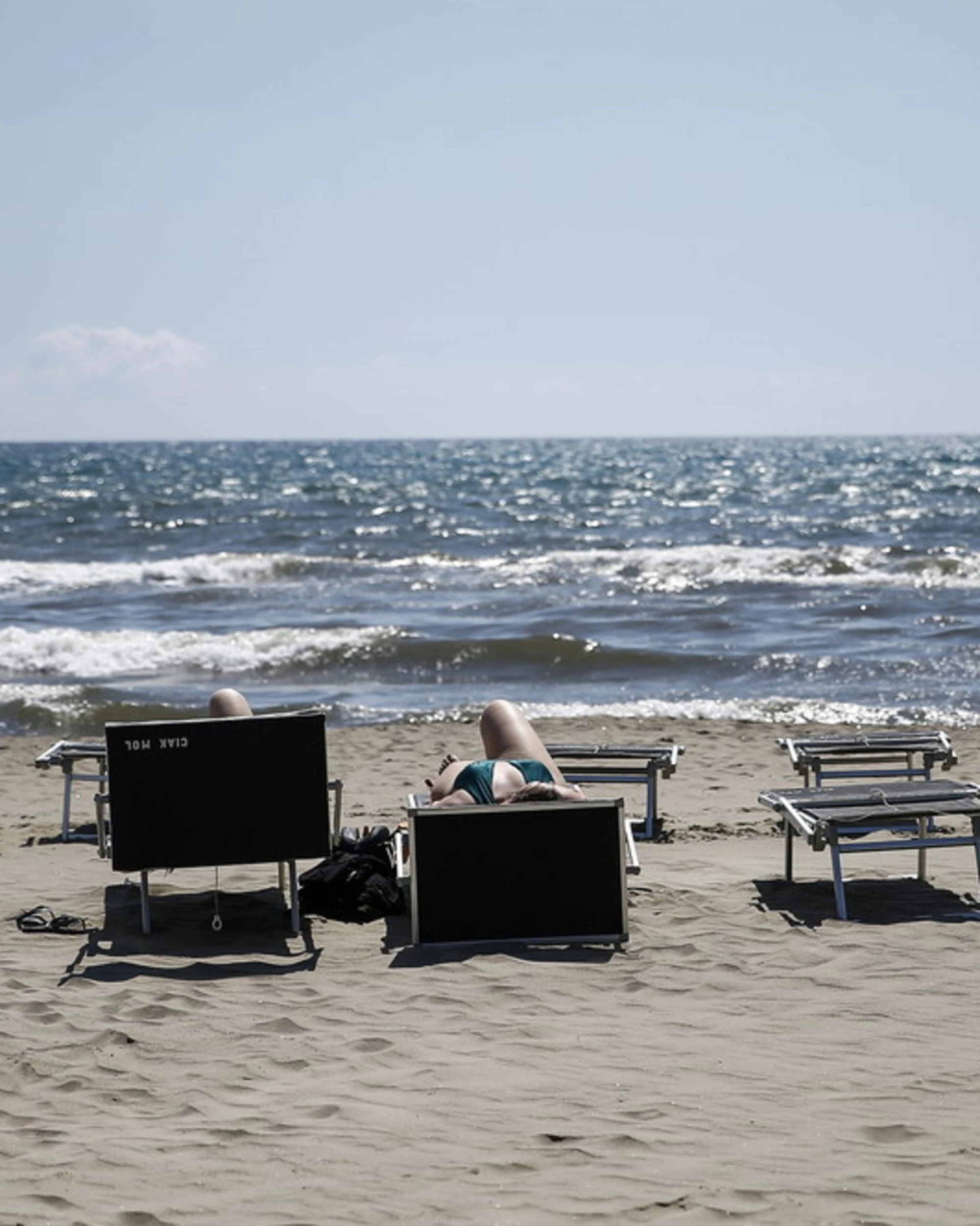 Gaeta, risucchiata da una buca sul fondale: terrore in mare