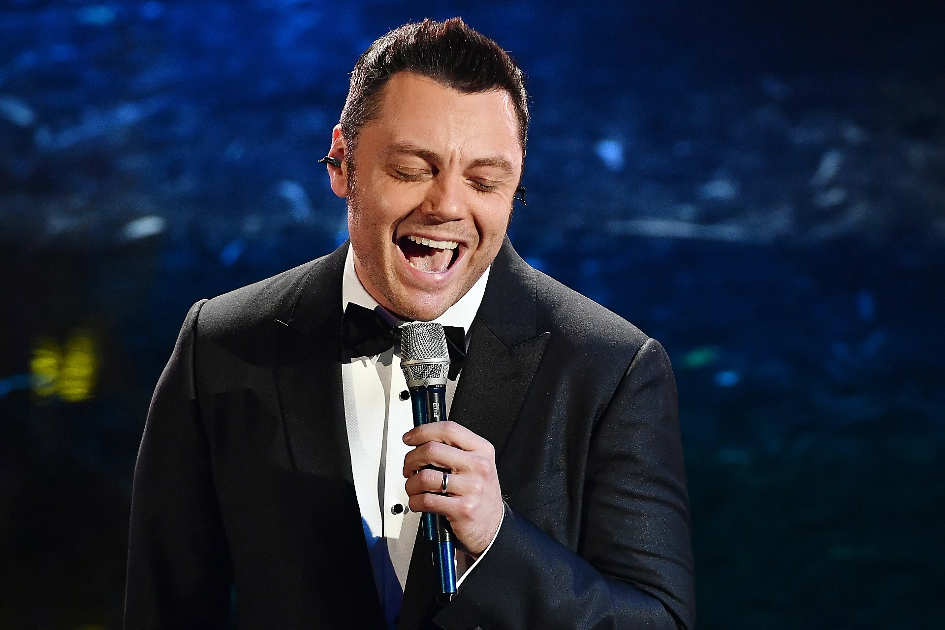 Sanremo 2020, il lapsus di Amadeus su Tiziano Ferro la dice lunghissima: caos all'Ariston?