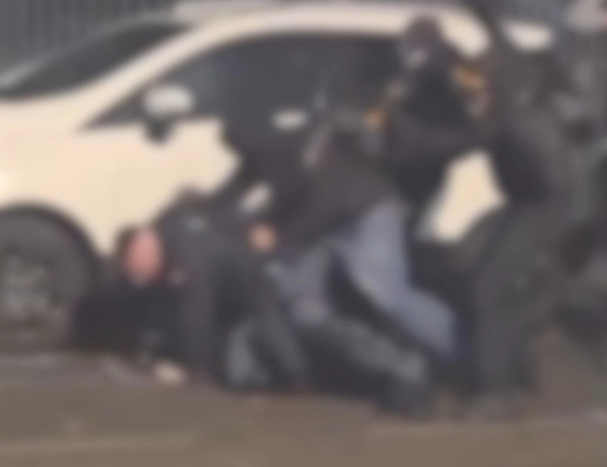 Askatasuna, lo sconcertante titolo del "manifesto" sul poliziotto preso a martellate