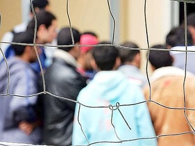 Immigrati, rivolta al Cie di Ponte Galeria: materassi dati alle fiamme