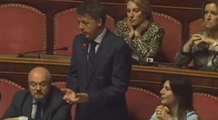 Renzi-Lotito, rissa al Senato: &quot;Tentativo impossibile&quot;, &quot;Fai tristezza&quot;. Che gaffe dell&apos;ex premier
