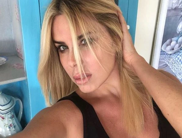 Loredana Lecciso, la foto di Albano Carrisi che scatena i fan: malizioso sospetto, pugnalata a Romina Power