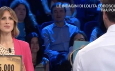 Affari Tuoi, Vanessa travolta dalle critiche: "Sbadigli", cosa non passa inosservato