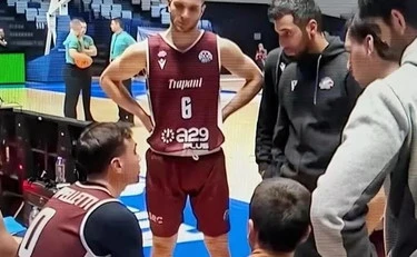 Trapani Shark-Hapoel Holon: la partita della vergogna durata 6 minuti