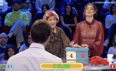 Affari Tuoi, Angela e la critica choc dopo la puntata: "Da vecchia, bambina"