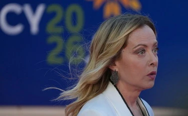 Meloni, lo sfogo contro la sinistra: "Finirò di pagare i debiti fatti da loro nel 2027"