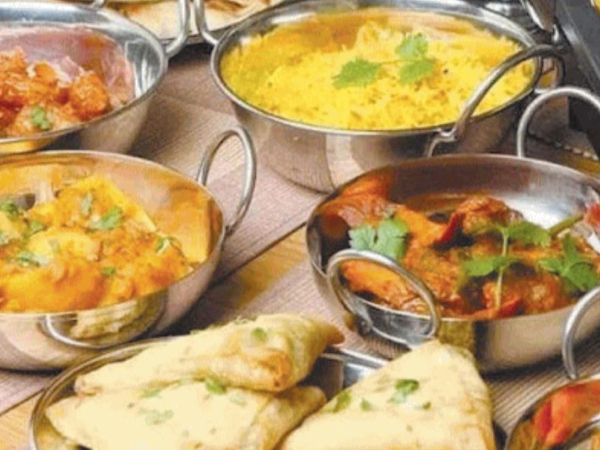 "La cucina bengalese ci intossica". E il Comune vieta gli odori