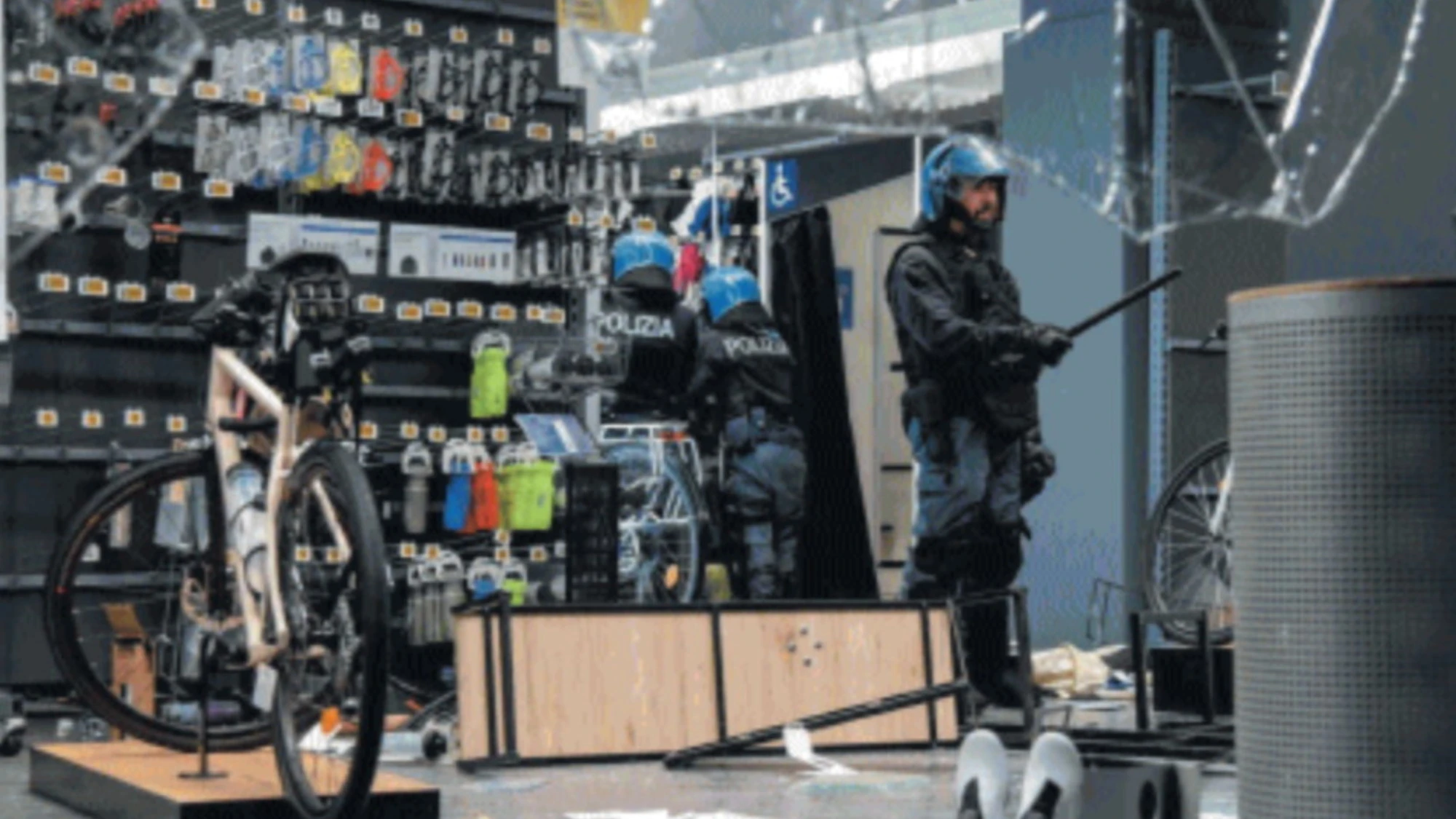 Milano, il racconto e la paura dei negozianti: "Mai visto nulla di simile"
