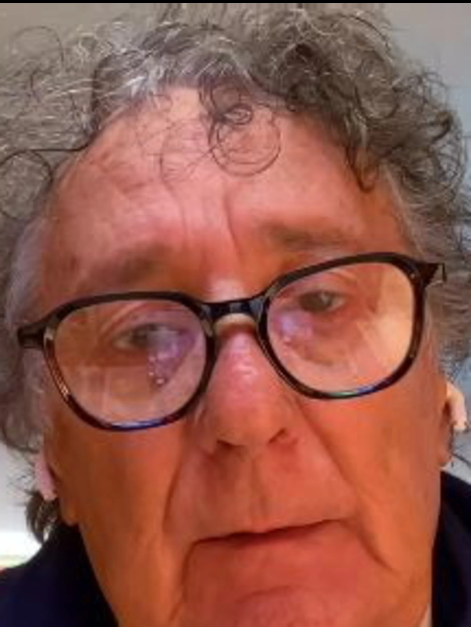 Enzo Iacchetti è andato in tilt: in video, le sparate sull'accordo di pace a Gaza