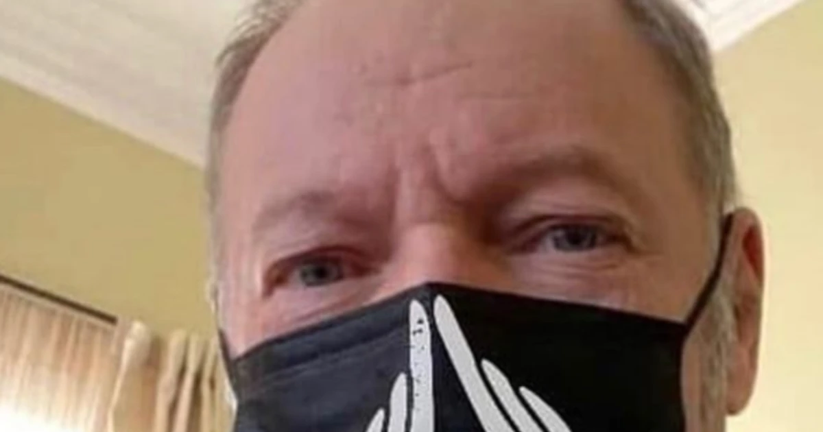 Vasco Rossi: "Come gli Usa nascondono il coronavirus, chissà quanti malati". E spunta la mascherina-vagina