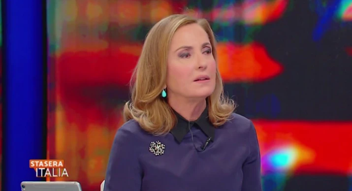 Stasera Italia, lite tra Sgarbi e Martelli. Interviene Barbara Palombelli: "Andate in altre trasmissioni"