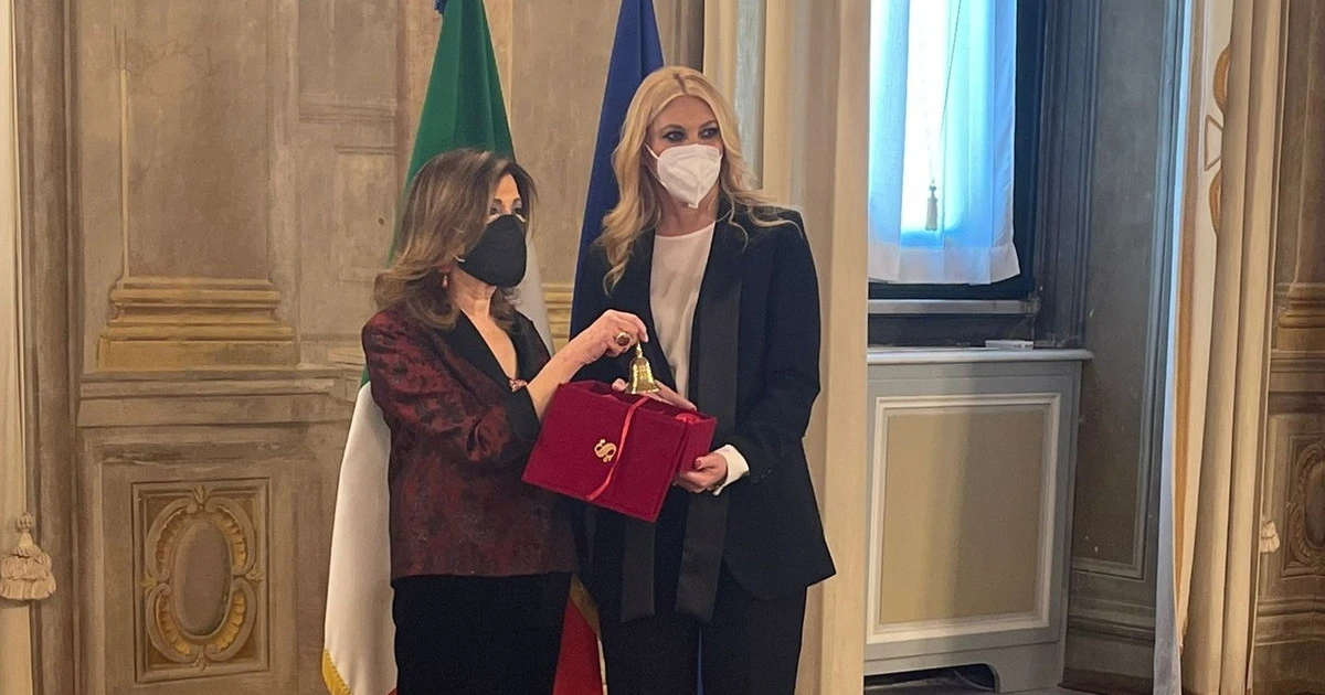 Eleonora Daniele, "il fututro è donna": la conduttrice al Senato con la Casellati, un pensiero per l'Ucraina