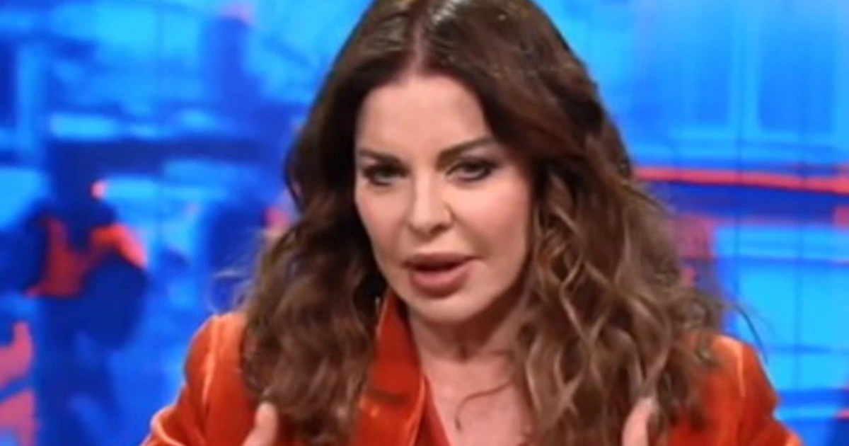 Alba Parietti esulta per la cancellazione dei decreti sicurezza: "Sconfitti odio e ignoranza, gli immigrati ci pagheranno le pensioni"