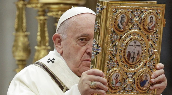 Papa Francesco, il Vaticano vittima di un attacco hacker cinese: "Volevano rubare segreti diplomatici"