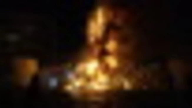 Valencia celebra la festa de Las Fallas bruciando le statue di cartone