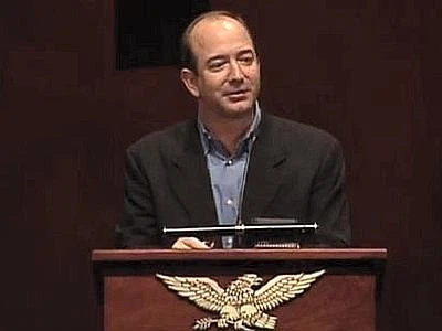 Bezos, leader di Amazon compra il Washington Post per 250 milioni di dollari