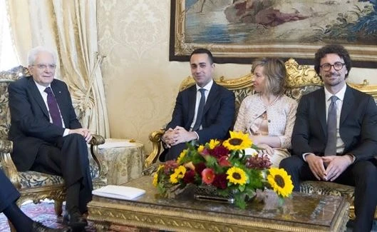 Sergio Mattarella e l'impeachment, la sfida finale a Luigi Di Maio: "Facessero pure, tanto so che..."