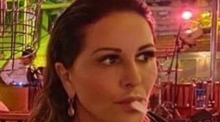 Daniela Santanchè, cena a base di narghilè ed eleganza: a 59 anni, una scollatura da capogiro