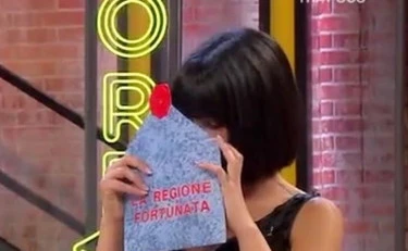 Affari tuoi, Martina Miliddi va nel pallone: umiliata da Herbert