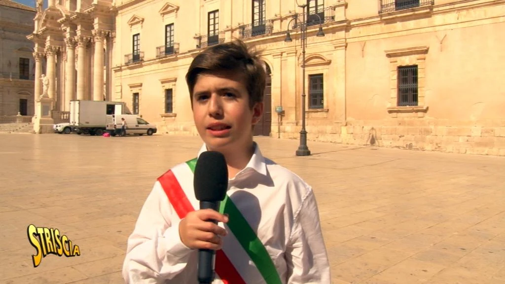 Striscia la notizia, Antonio Ricci sbeffeggia Greta Thumberg: cosa si è inventato, una bomba