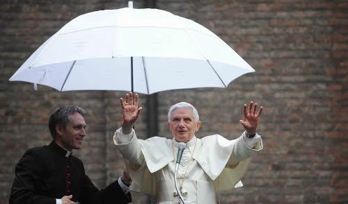 Il Papa difende la famiglia:"Aborto, eutanasia, nozze gay sono un'offesa alla persona"