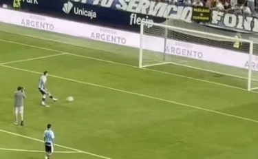  Rigore senza portiere e trofeo vinto: il Fulham abbandona il campo 