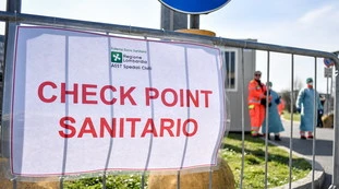 Coronavirus, bollettino: effetto movida sui contagi? Risale la curva, preoccupa la Lombardia